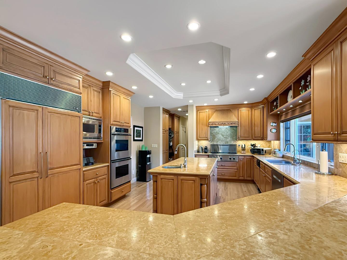 Detail Gallery Image 8 of 52 For 1526 Hillview Dr, Los Altos,  CA 94024 - 5 Beds | 5/1 Baths