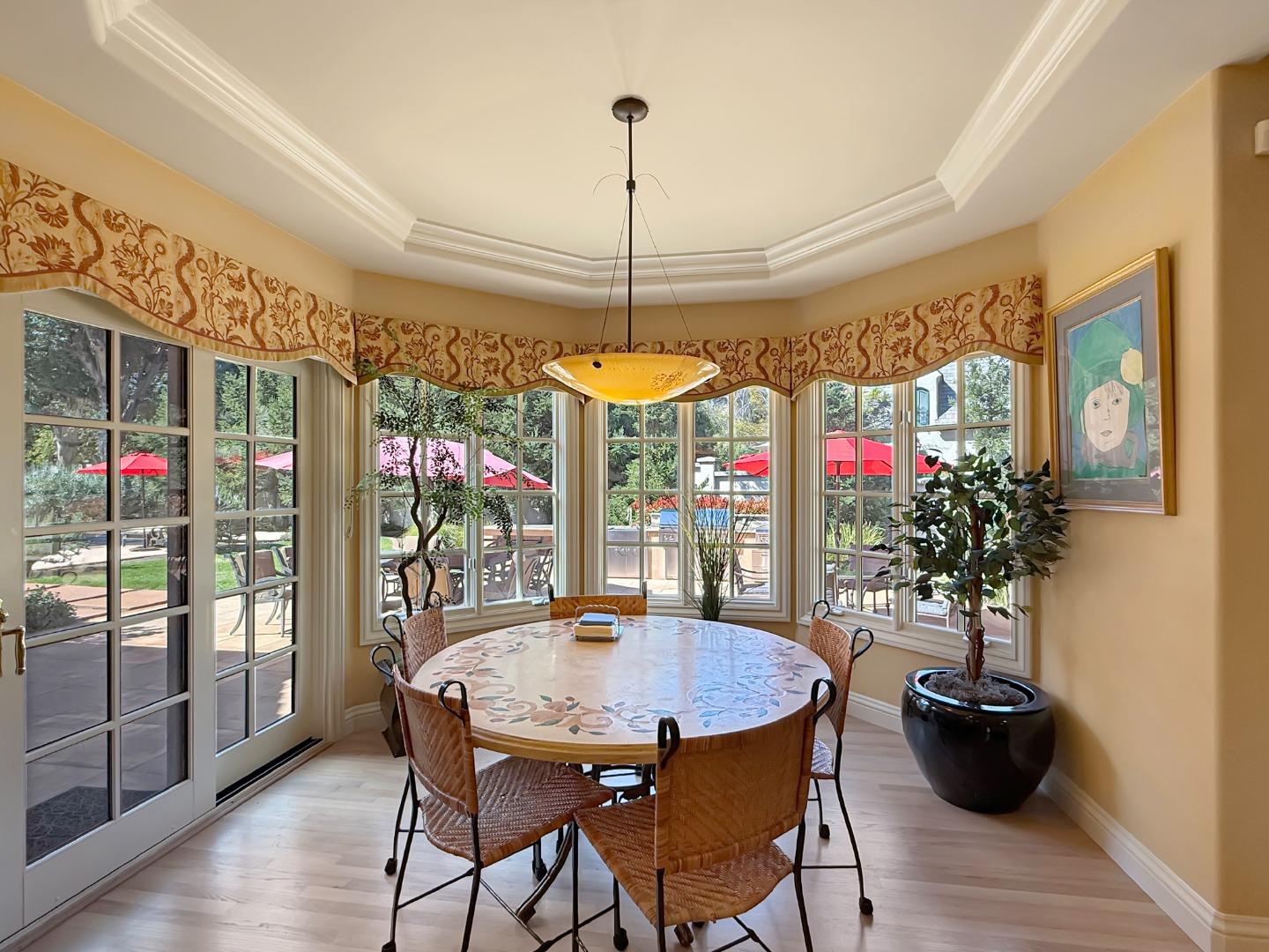 Detail Gallery Image 9 of 52 For 1526 Hillview Dr, Los Altos,  CA 94024 - 5 Beds | 5/1 Baths