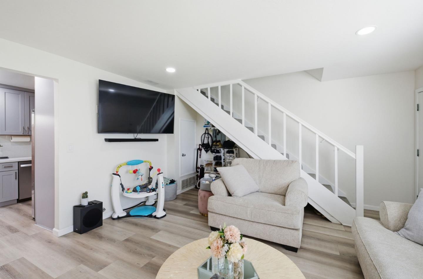 Detail Gallery Image 3 of 52 For 931 Vermont St, San Jose,  CA 95126 - – Beds | – Baths