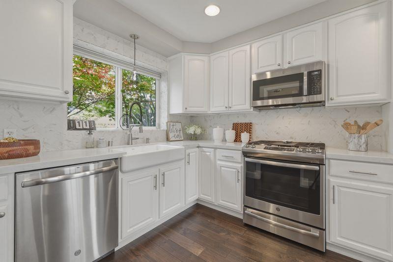 Detail Gallery Image 14 of 70 For 1142 Virginia Ave, Redwood City,  CA 94061 - 3 Beds | 3 Baths