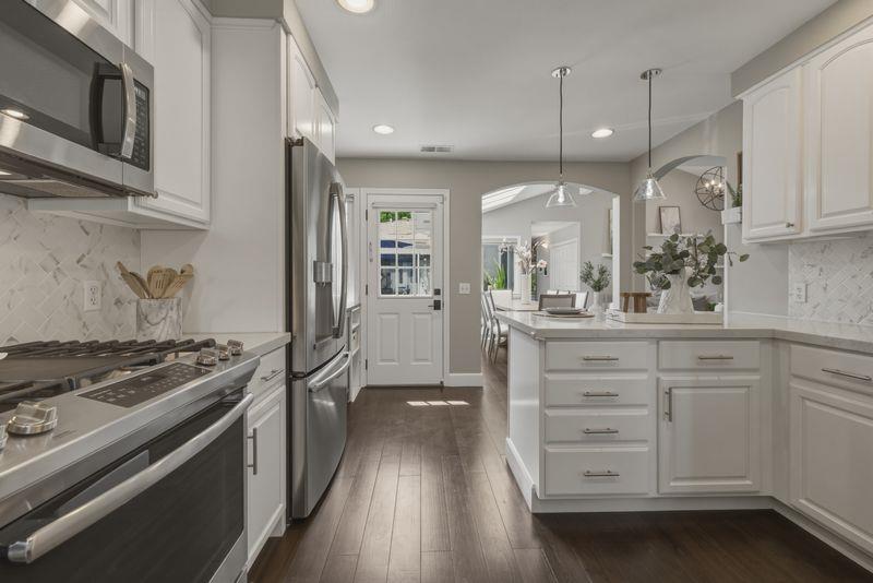 Detail Gallery Image 17 of 70 For 1142 Virginia Ave, Redwood City,  CA 94061 - 3 Beds | 3 Baths