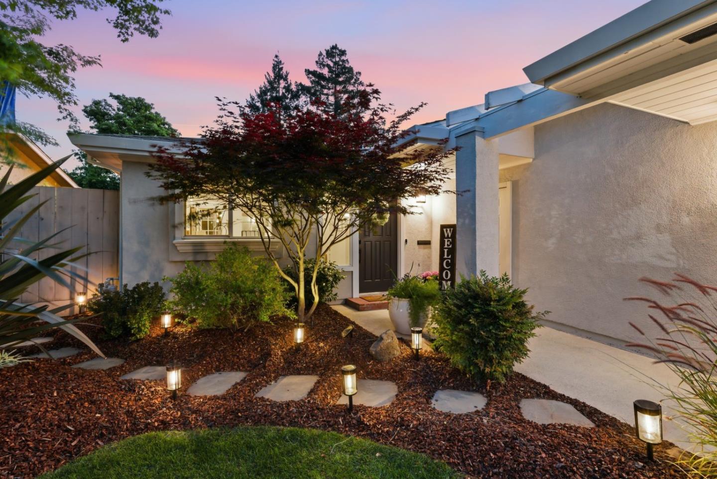 Detail Gallery Image 2 of 70 For 1142 Virginia Ave, Redwood City,  CA 94061 - 3 Beds | 3 Baths