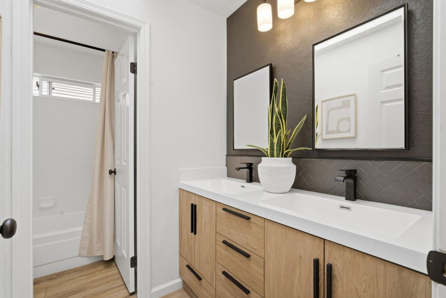 Detail Gallery Image 12 of 23 For 230 Lakeridge Way, San Ramon,  CA 94582 - 3 Beds | 2/1 Baths