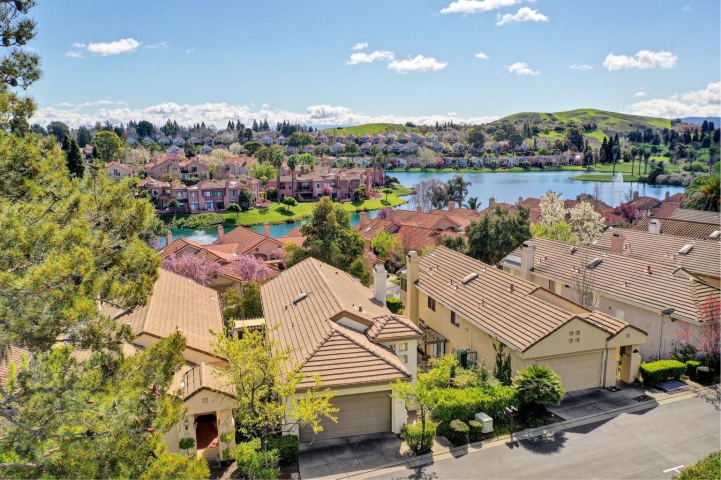 Detail Gallery Image 16 of 23 For 230 Lakeridge Way, San Ramon,  CA 94582 - 3 Beds | 2/1 Baths