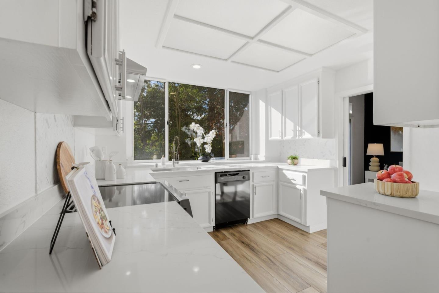 Detail Gallery Image 6 of 23 For 230 Lakeridge Way, San Ramon,  CA 94582 - 3 Beds | 2/1 Baths