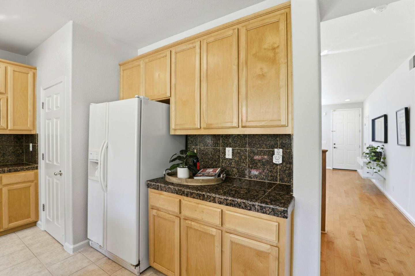 Detail Gallery Image 13 of 42 For 880 Canoas Creek Cir, San Jose,  CA 95136 - 4 Beds | 2/1 Baths