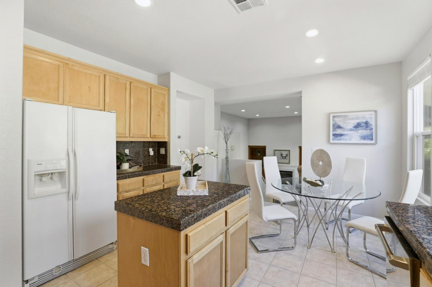 Detail Gallery Image 14 of 42 For 880 Canoas Creek Cir, San Jose,  CA 95136 - 4 Beds | 2/1 Baths