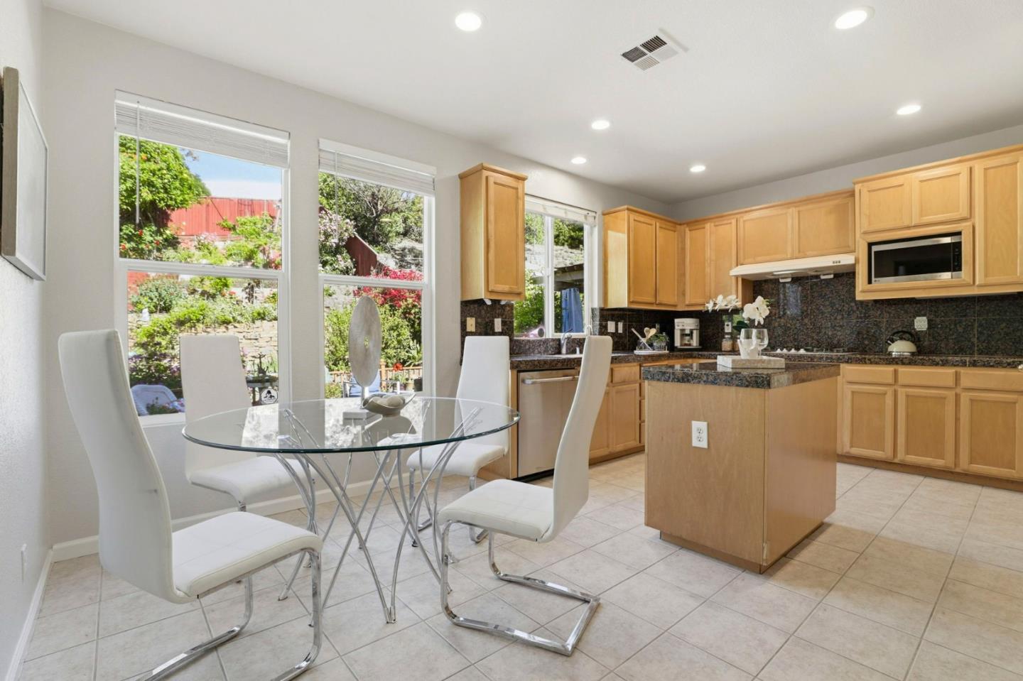 Detail Gallery Image 15 of 42 For 880 Canoas Creek Cir, San Jose,  CA 95136 - 4 Beds | 2/1 Baths