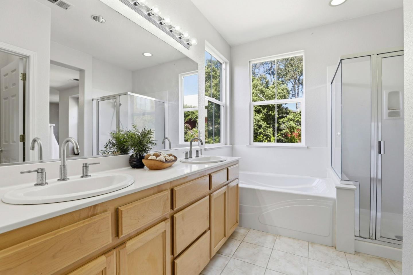 Detail Gallery Image 33 of 42 For 880 Canoas Creek Cir, San Jose,  CA 95136 - 4 Beds | 2/1 Baths