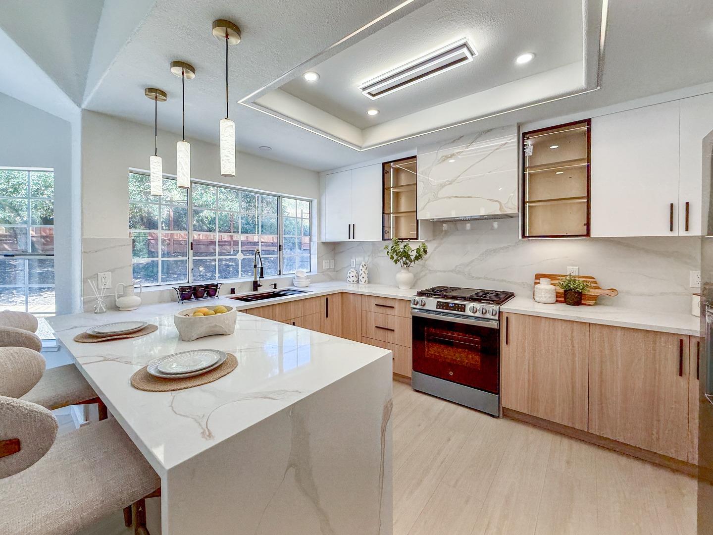 Detail Gallery Image 6 of 17 For 371 Norred Ct, San Jose,  CA 95119 - 4 Beds | 2/1 Baths