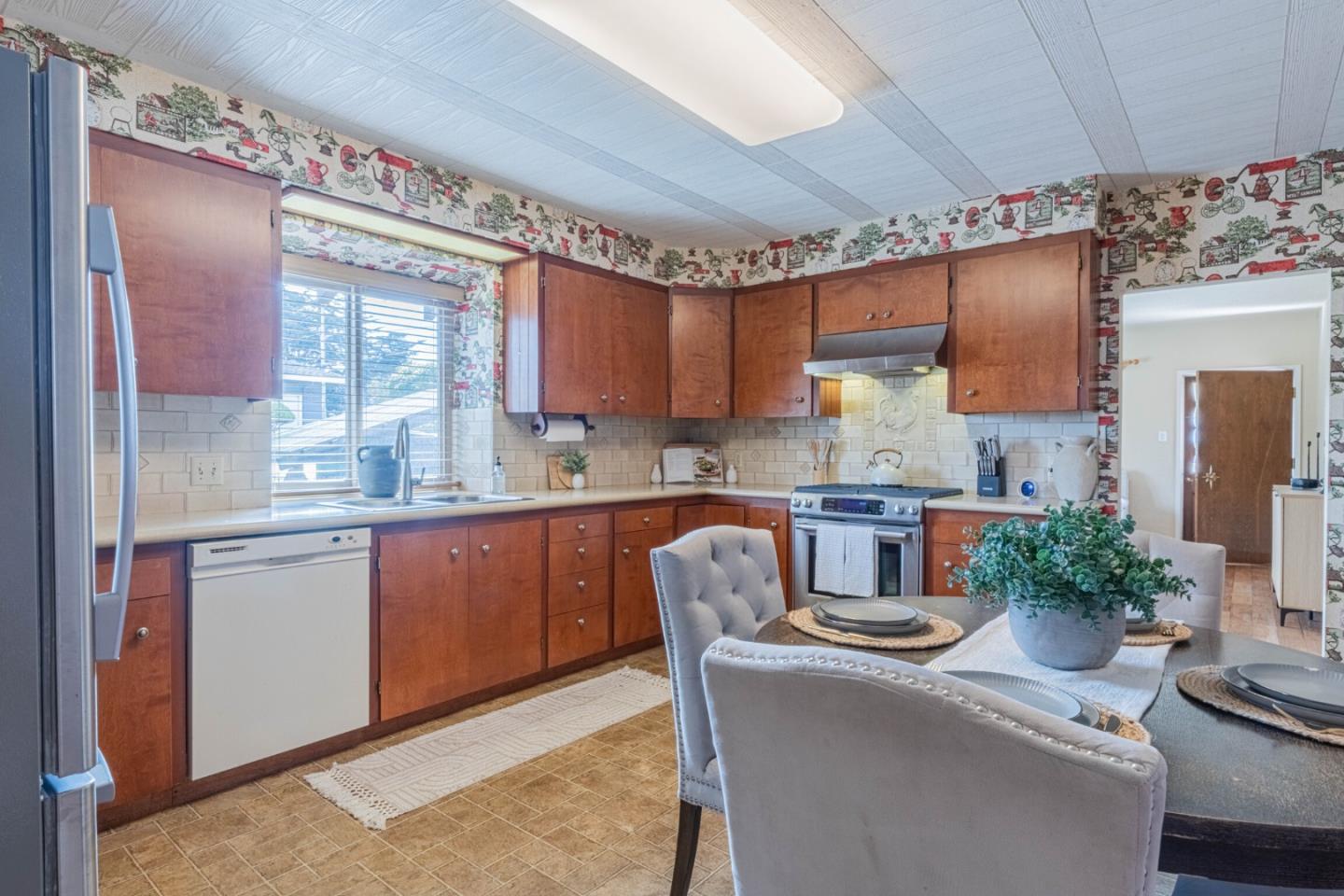 Detail Gallery Image 10 of 39 For 1125 Kimball Ave, Seaside,  CA 93955 - 2 Beds | 1 Baths