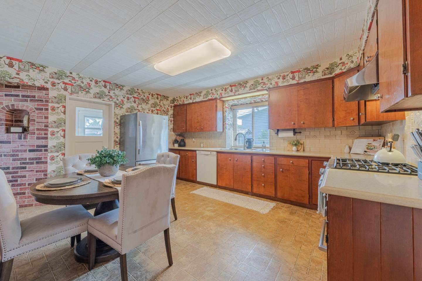 Detail Gallery Image 8 of 39 For 1125 Kimball Ave, Seaside,  CA 93955 - 2 Beds | 1 Baths