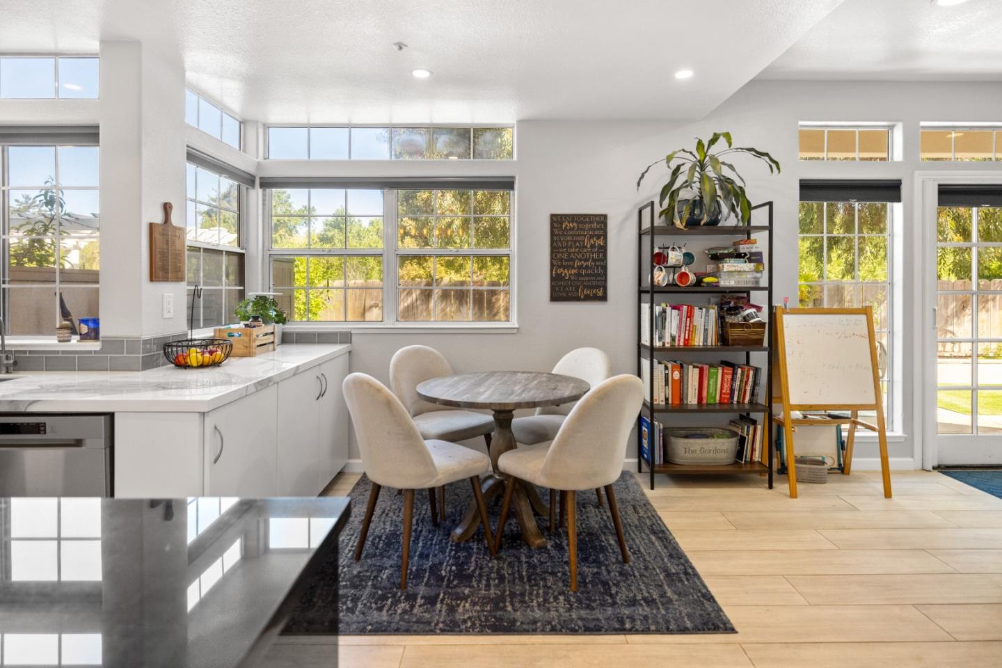 Detail Gallery Image 13 of 66 For 14390 Mountain Quail Rd, Salinas,  CA 93908 - 4 Beds | 3 Baths