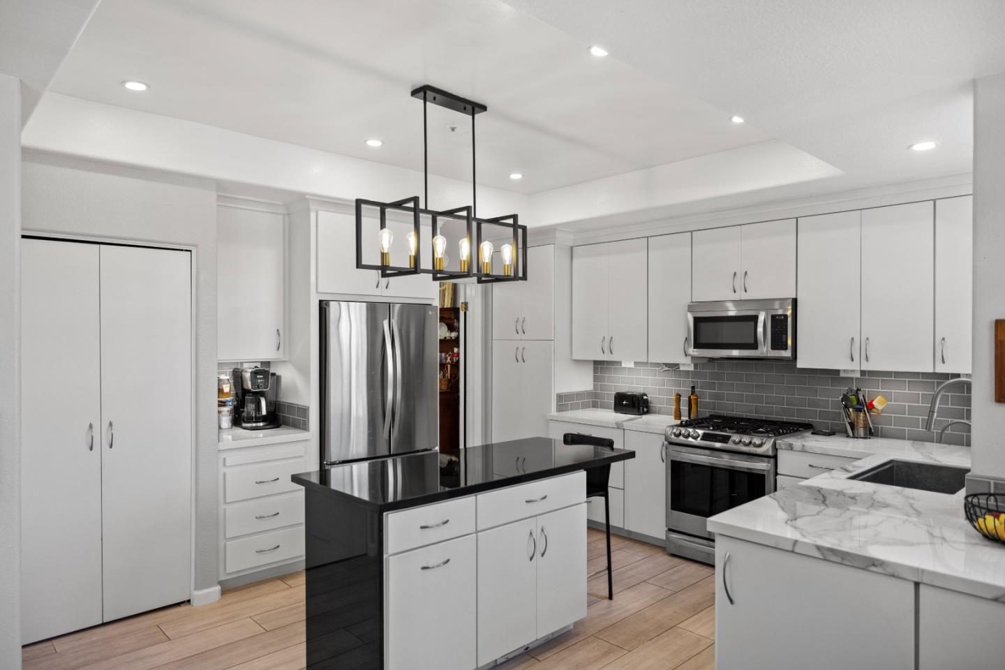 Detail Gallery Image 14 of 66 For 14390 Mountain Quail Rd, Salinas,  CA 93908 - 4 Beds | 3 Baths