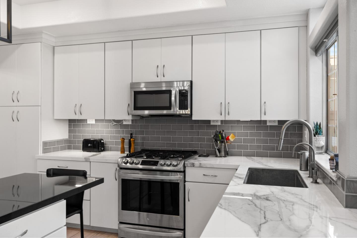 Detail Gallery Image 17 of 66 For 14390 Mountain Quail Rd, Salinas,  CA 93908 - 4 Beds | 3 Baths