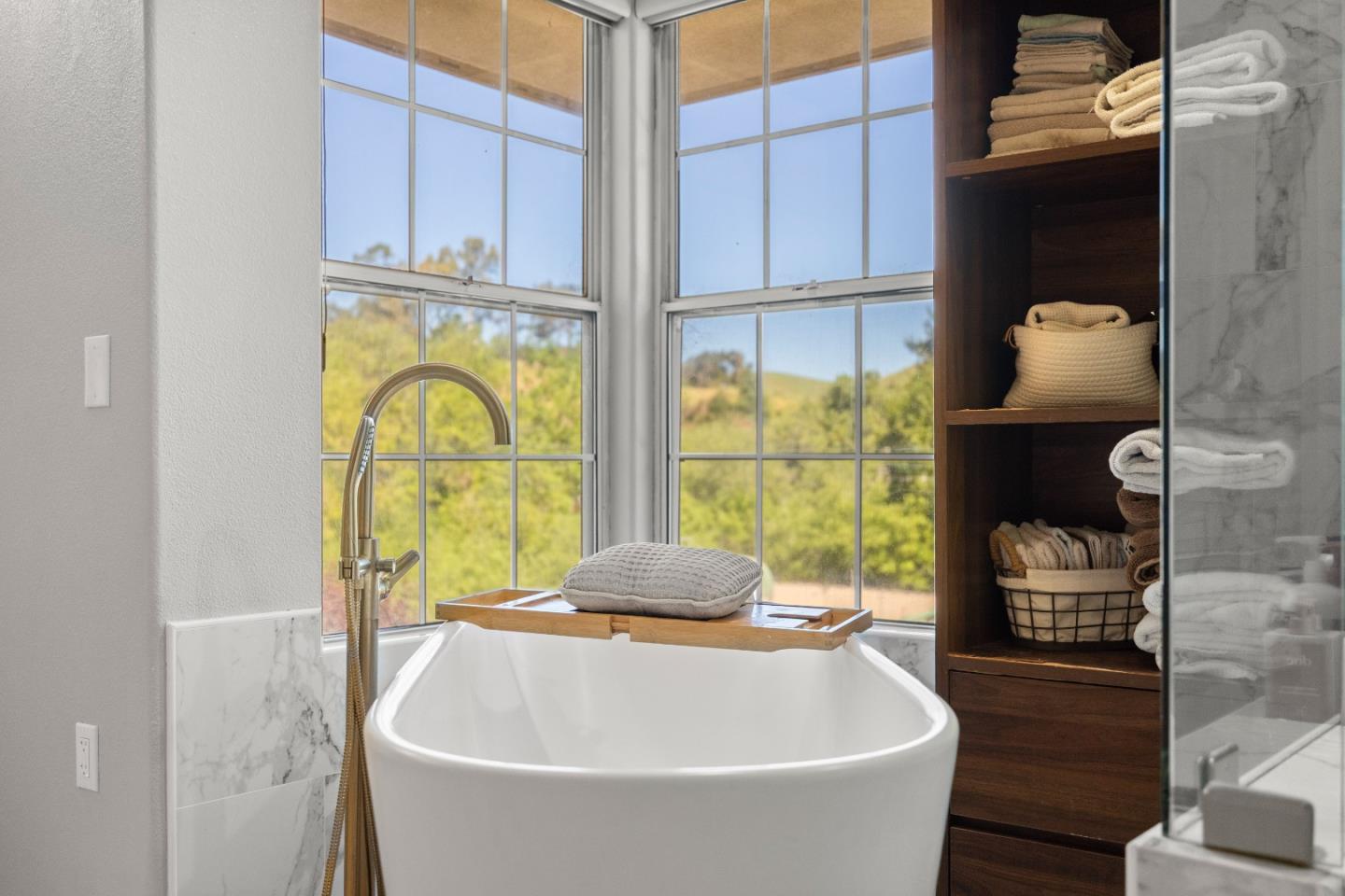 Detail Gallery Image 27 of 66 For 14390 Mountain Quail Rd, Salinas,  CA 93908 - 4 Beds | 3 Baths