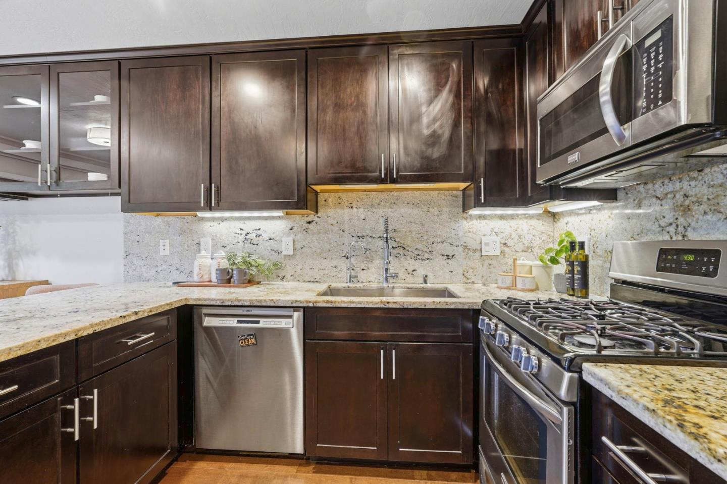 Detail Gallery Image 10 of 62 For 120 Carlton Ave #51,  Los Gatos,  CA 95032 - 3 Beds | 2/1 Baths