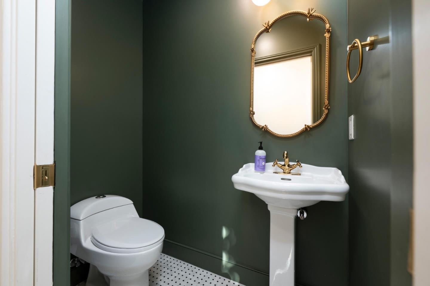 Detail Gallery Image 10 of 25 For Address Not Disclosed, San Carlos,  CA 94070 - 4 Beds | 2/1 Baths