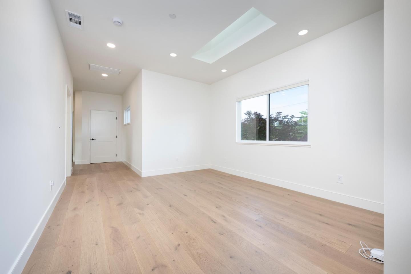 Detail Gallery Image 13 of 25 For Address Not Disclosed, San Carlos,  CA 94070 - 4 Beds | 2/1 Baths