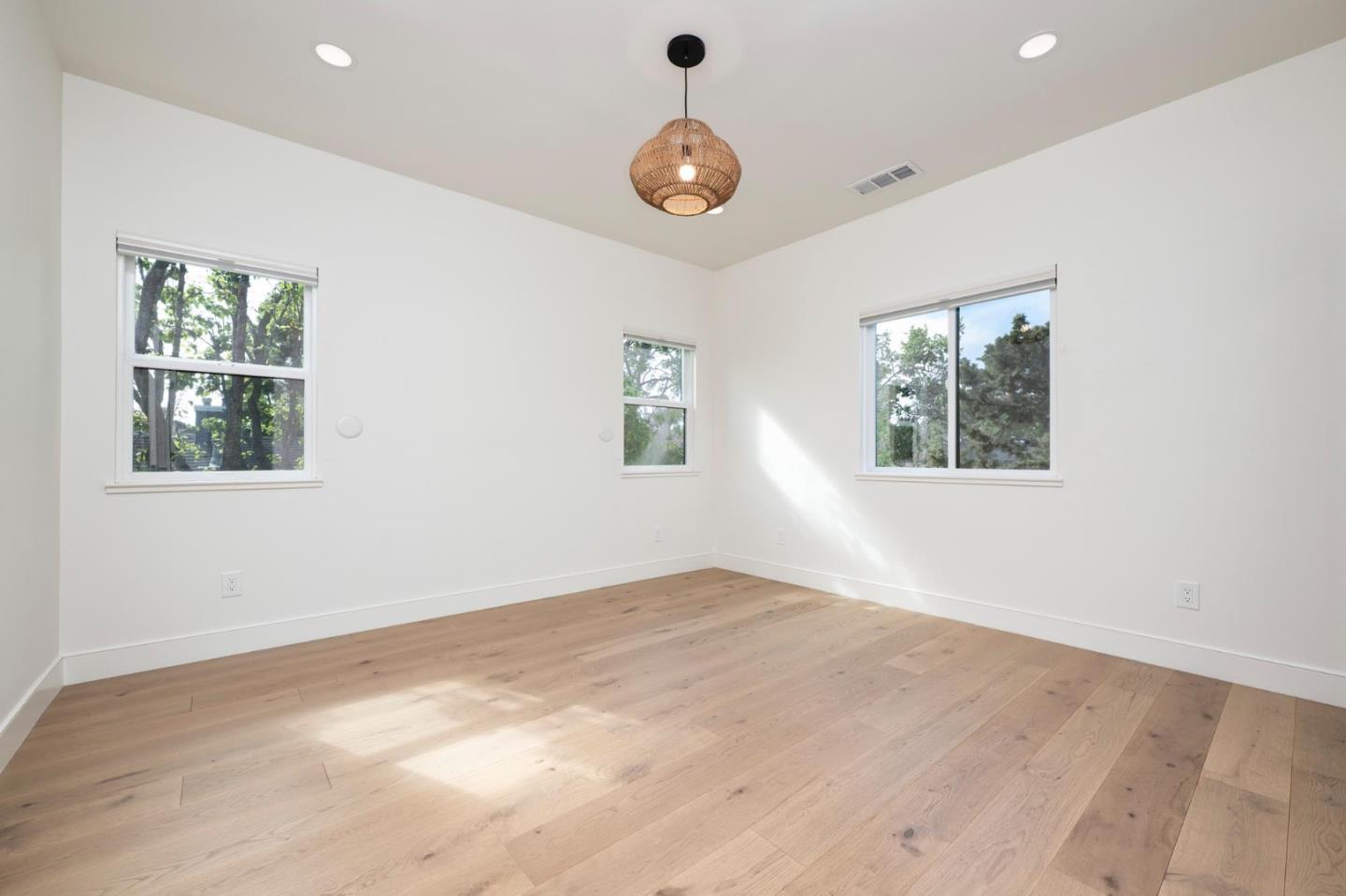 Detail Gallery Image 14 of 25 For Address Not Disclosed, San Carlos,  CA 94070 - 4 Beds | 2/1 Baths