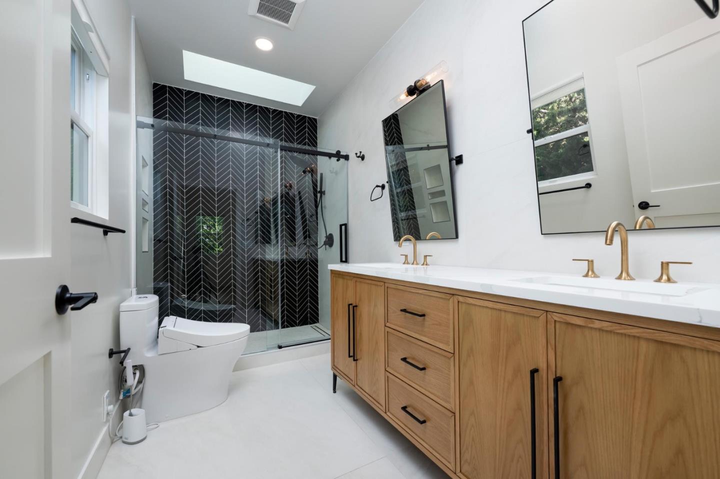 Detail Gallery Image 15 of 25 For Address Not Disclosed, San Carlos,  CA 94070 - 4 Beds | 2/1 Baths