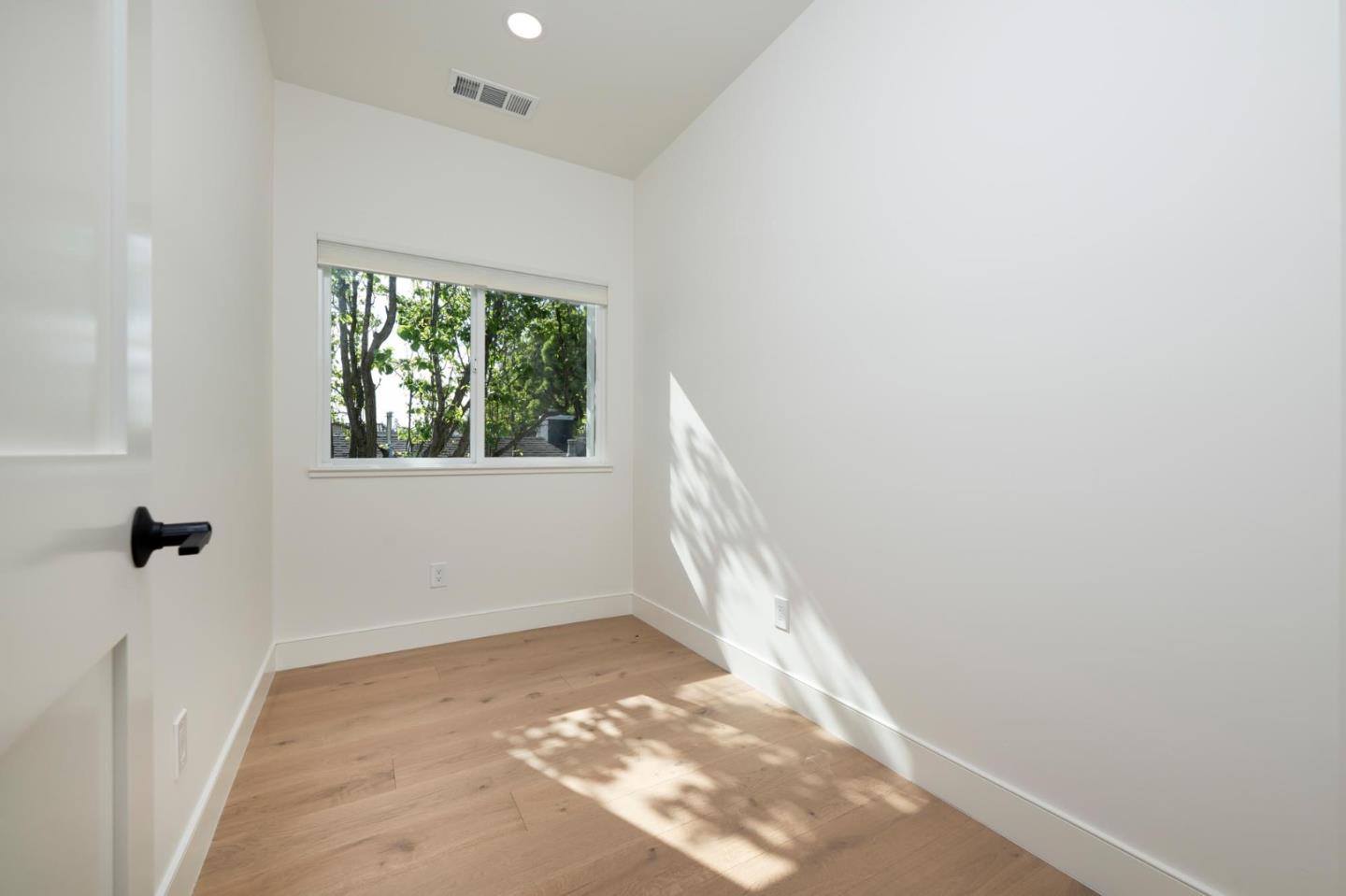 Detail Gallery Image 17 of 25 For Address Not Disclosed, San Carlos,  CA 94070 - 4 Beds | 2/1 Baths