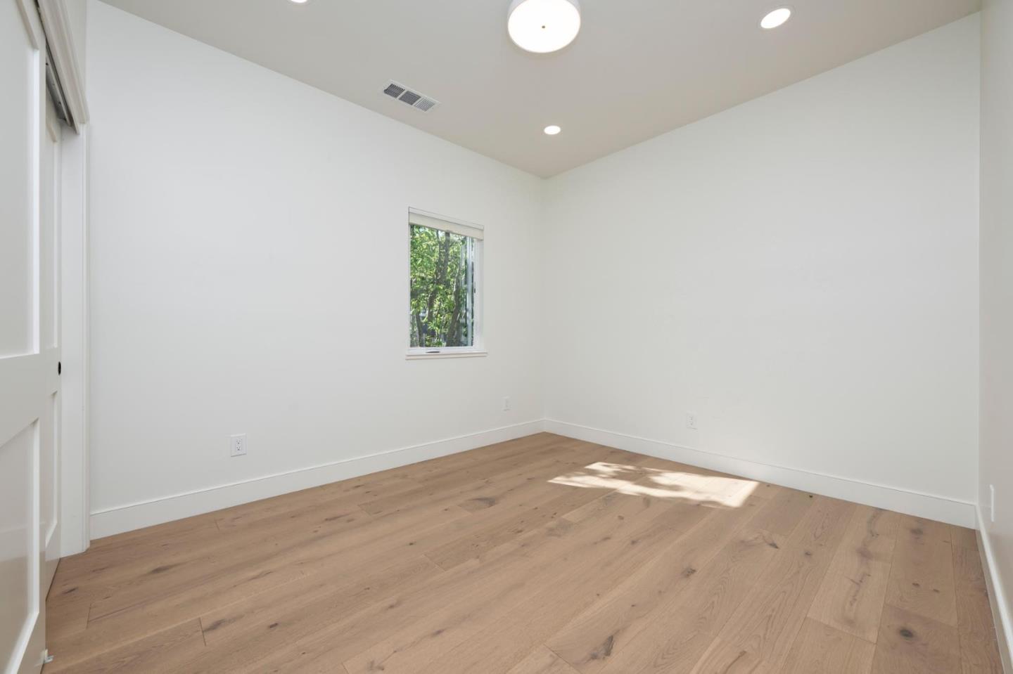 Detail Gallery Image 18 of 25 For Address Not Disclosed, San Carlos,  CA 94070 - 4 Beds | 2/1 Baths