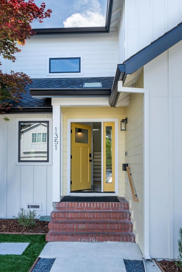 Detail Gallery Image 2 of 25 For Address Not Disclosed, San Carlos,  CA 94070 - 4 Beds | 2/1 Baths