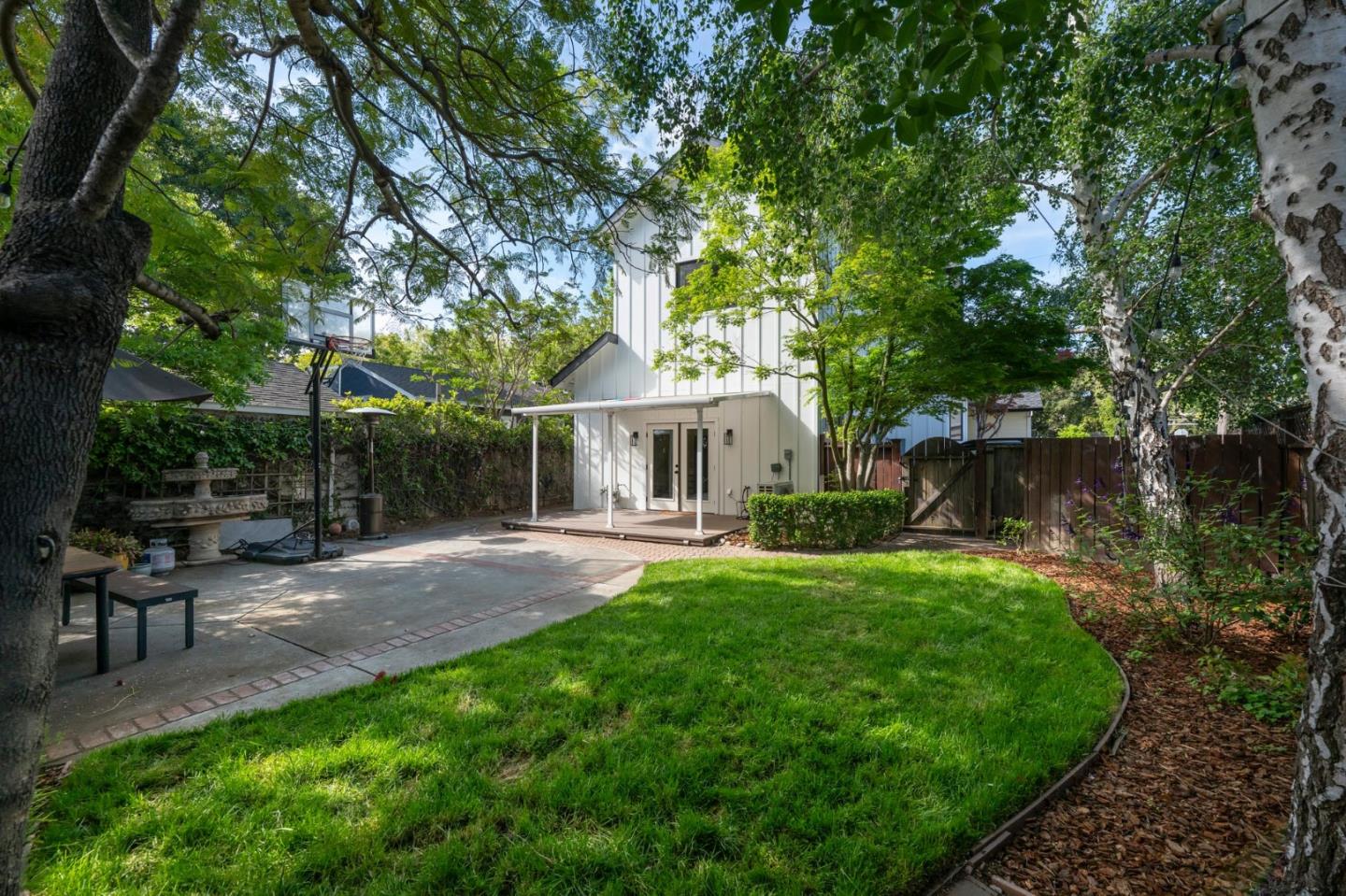 Detail Gallery Image 23 of 25 For Address Not Disclosed, San Carlos,  CA 94070 - 4 Beds | 2/1 Baths