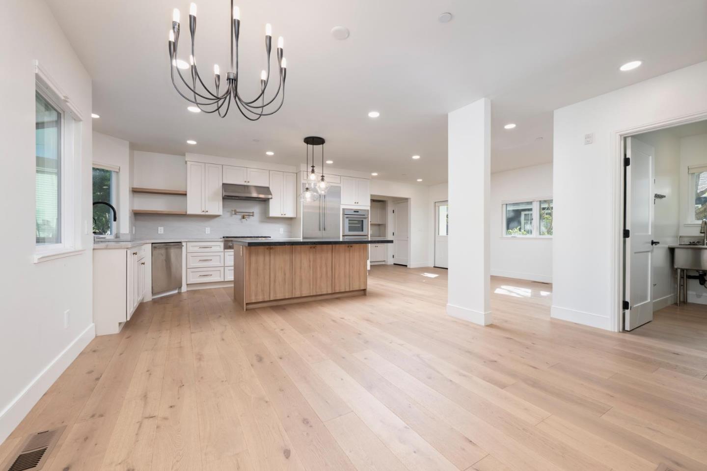 Detail Gallery Image 5 of 25 For Address Not Disclosed, San Carlos,  CA 94070 - 4 Beds | 2/1 Baths