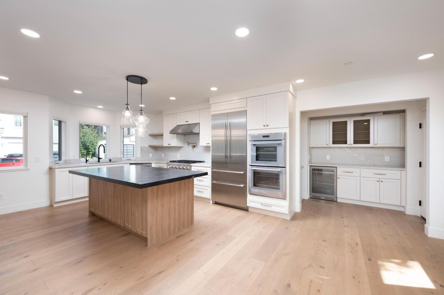 Detail Gallery Image 6 of 25 For Address Not Disclosed, San Carlos,  CA 94070 - 4 Beds | 2/1 Baths