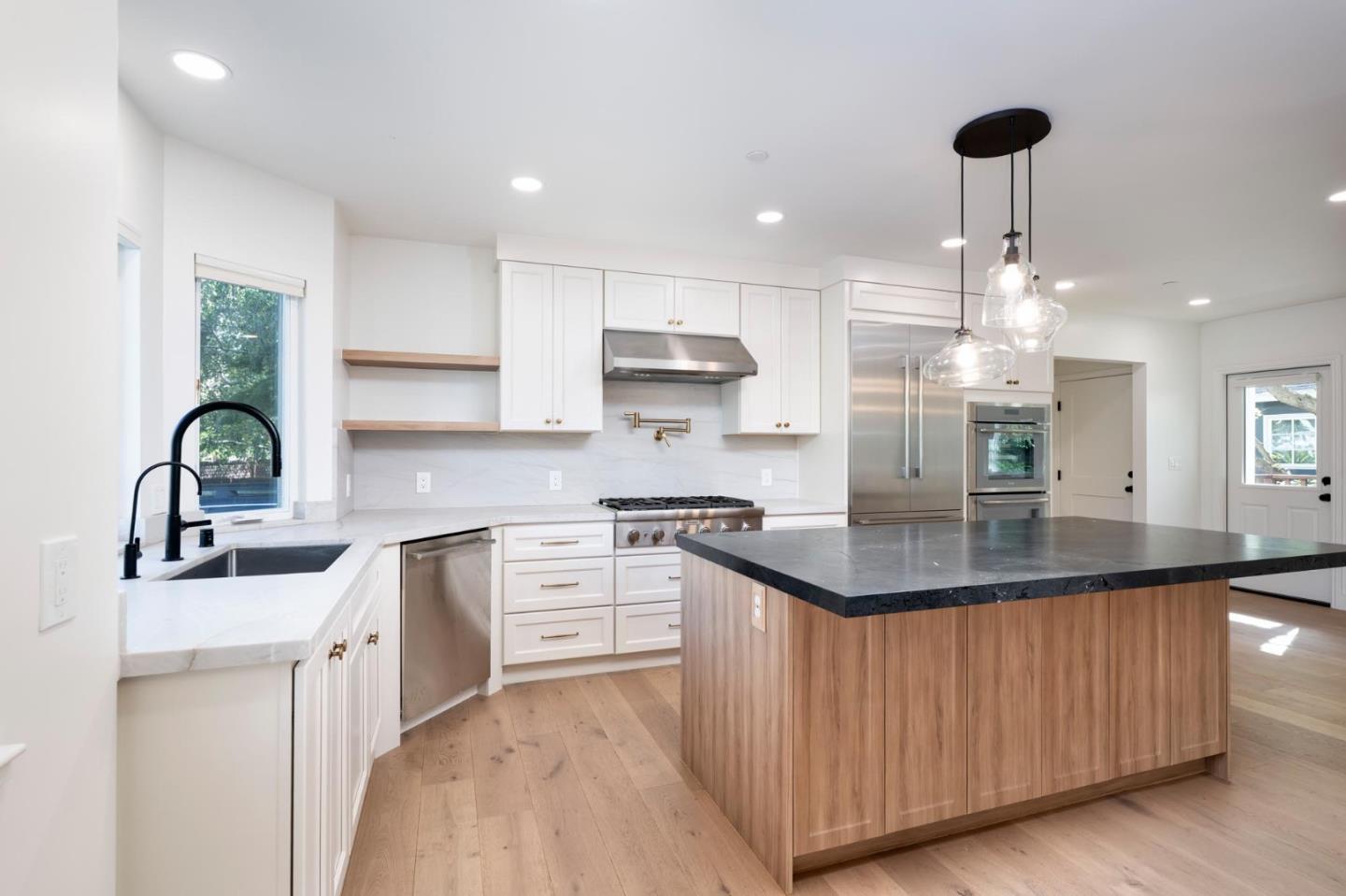 Detail Gallery Image 7 of 25 For Address Not Disclosed, San Carlos,  CA 94070 - 4 Beds | 2/1 Baths