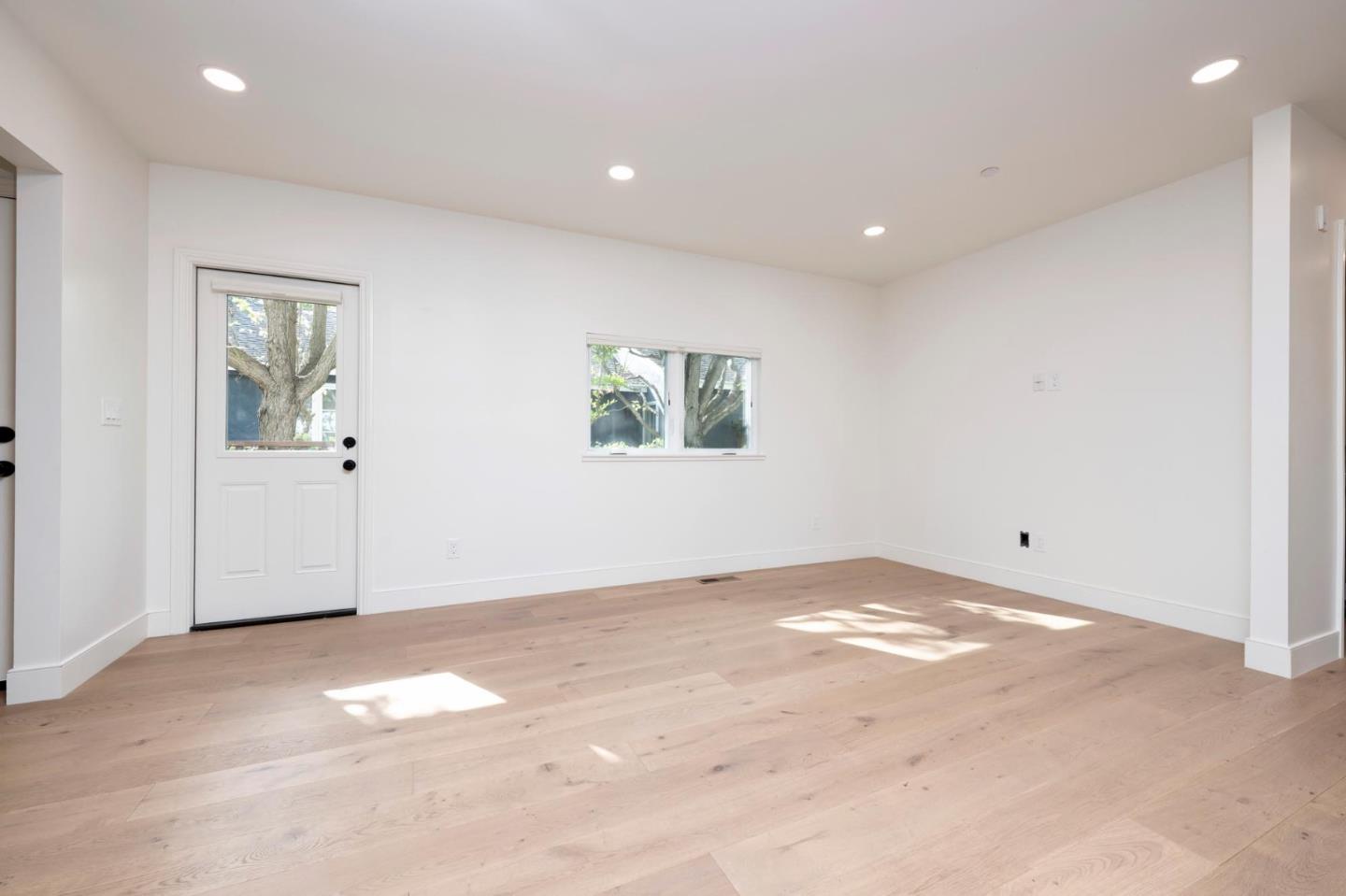 Detail Gallery Image 9 of 25 For Address Not Disclosed, San Carlos,  CA 94070 - 4 Beds | 2/1 Baths