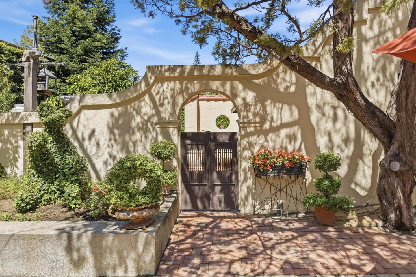 Detail Gallery Image 11 of 80 For 18000 Overlook Rd, Los Gatos,  CA 95030 - 7 Beds | 4/1 Baths