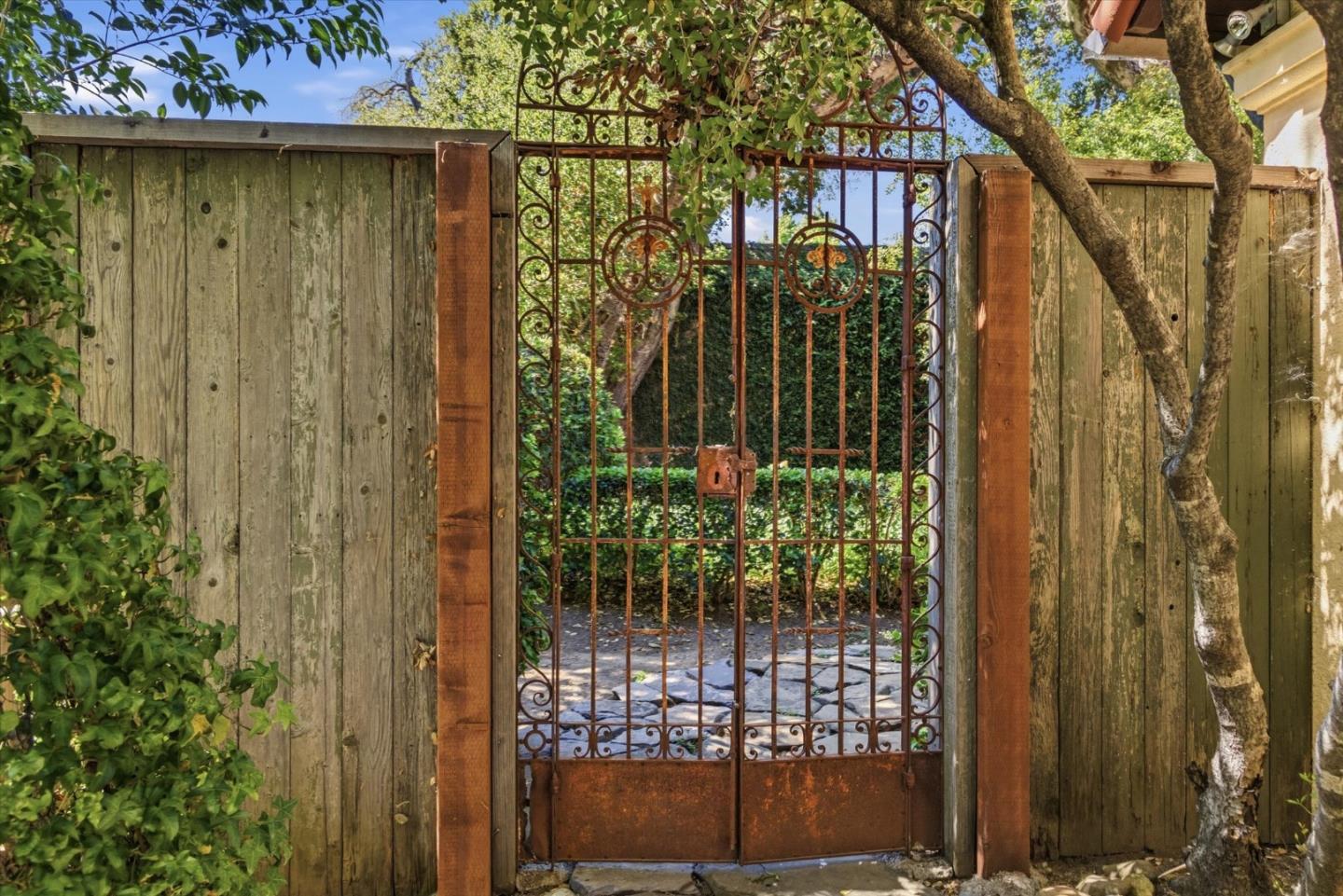 Detail Gallery Image 54 of 80 For 18000 Overlook Rd, Los Gatos,  CA 95030 - 7 Beds | 4/1 Baths