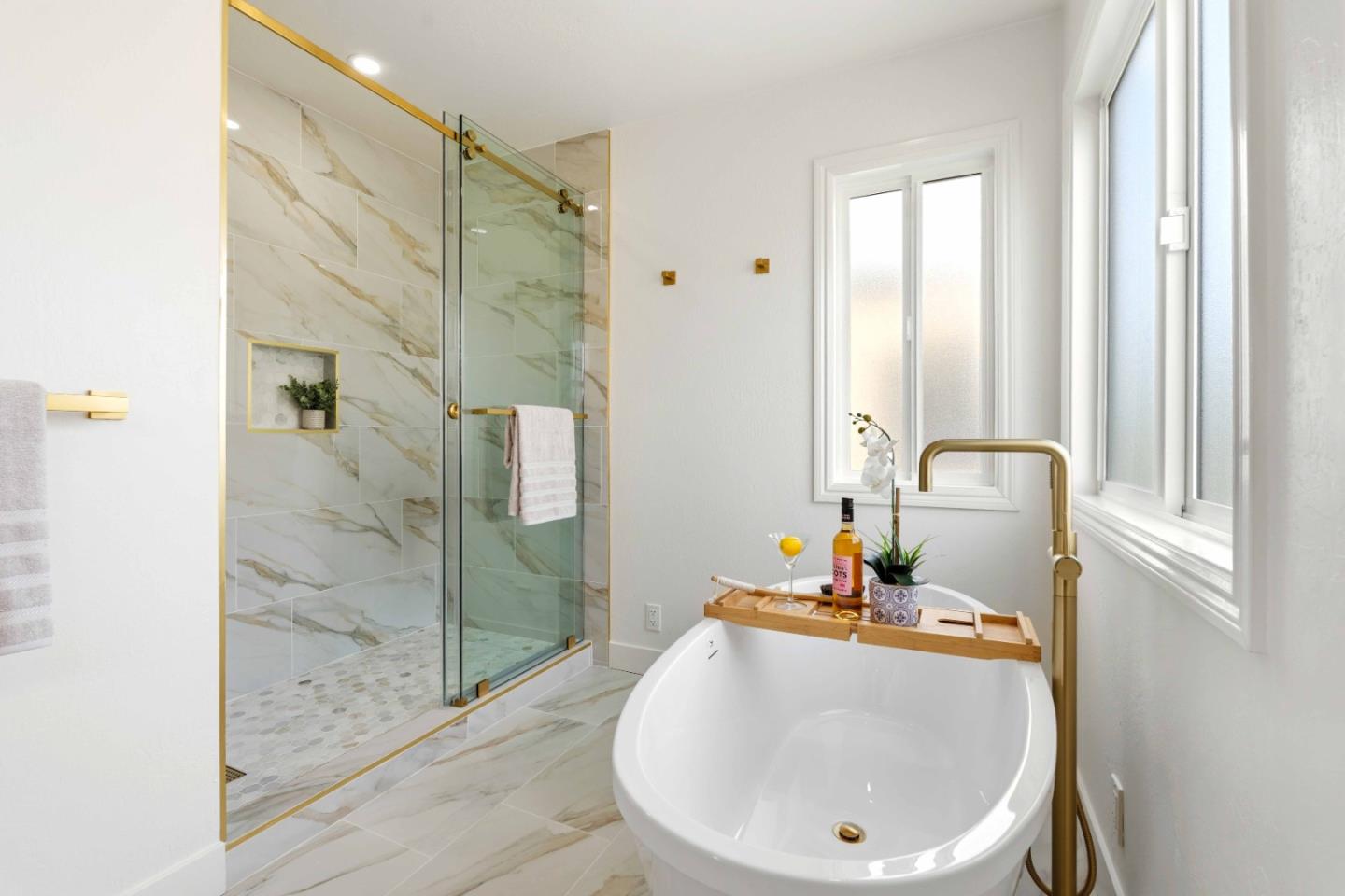 Detail Gallery Image 14 of 29 For 24 Westmont Dr, Daly City,  CA 94015 - 5 Beds | 2/1 Baths