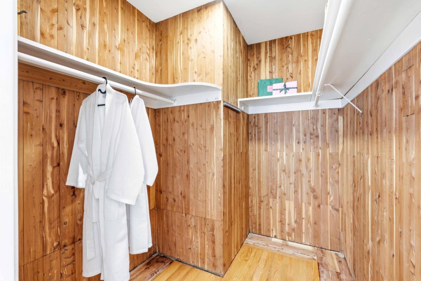 Detail Gallery Image 16 of 29 For 24 Westmont Dr, Daly City,  CA 94015 - 5 Beds | 2/1 Baths