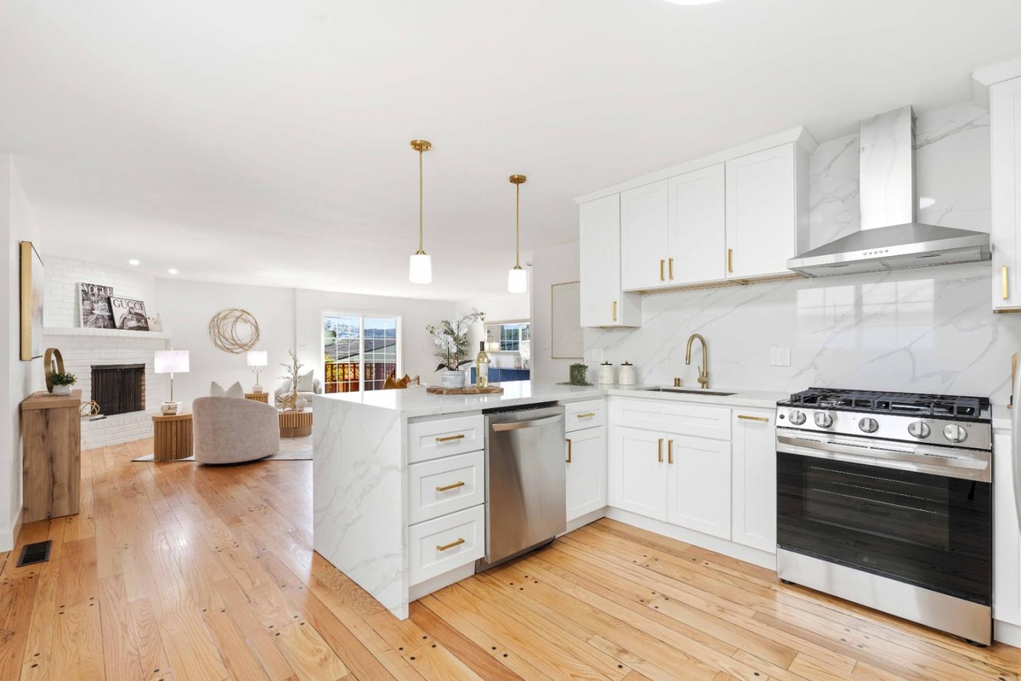 Detail Gallery Image 2 of 29 For 24 Westmont Dr, Daly City,  CA 94015 - 5 Beds | 2/1 Baths