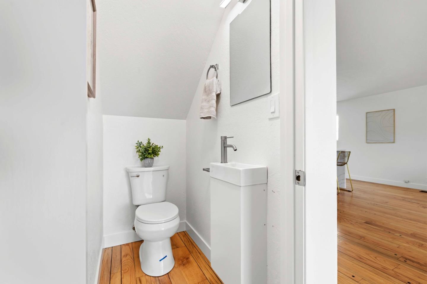 Detail Gallery Image 23 of 29 For 24 Westmont Dr, Daly City,  CA 94015 - 5 Beds | 2/1 Baths