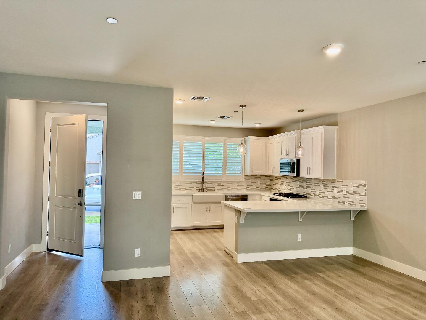 Detail Gallery Image 5 of 35 For 1946 Pollock Way, Lodi,  CA 95242 - 5 Beds | 3 Baths