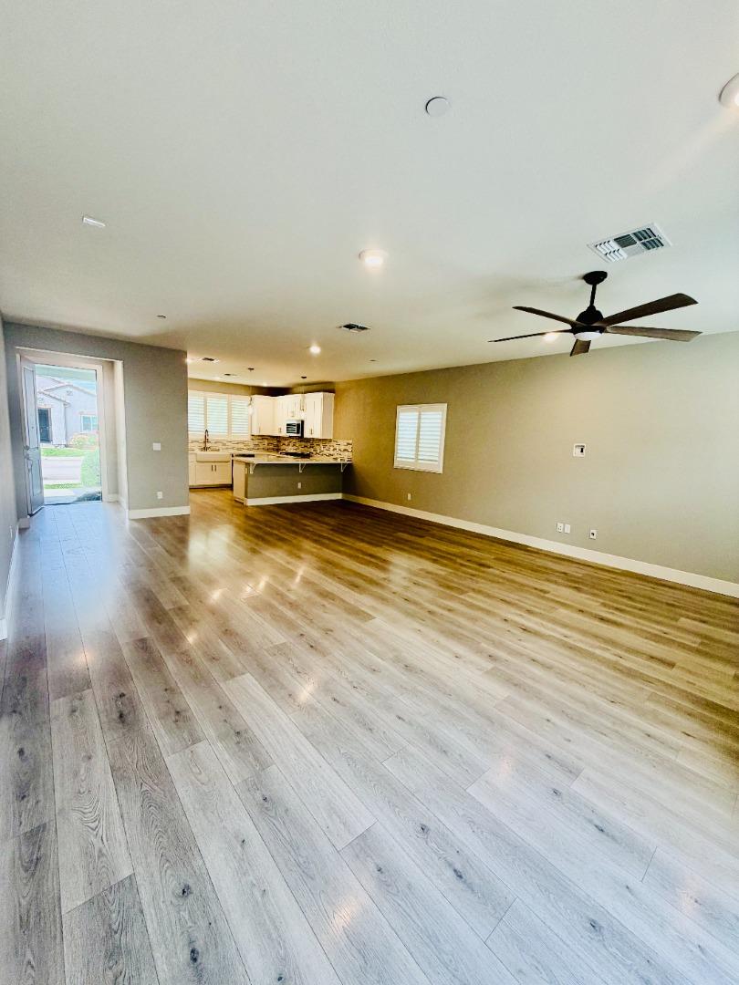 Detail Gallery Image 6 of 35 For 1946 Pollock Way, Lodi,  CA 95242 - 5 Beds | 3 Baths