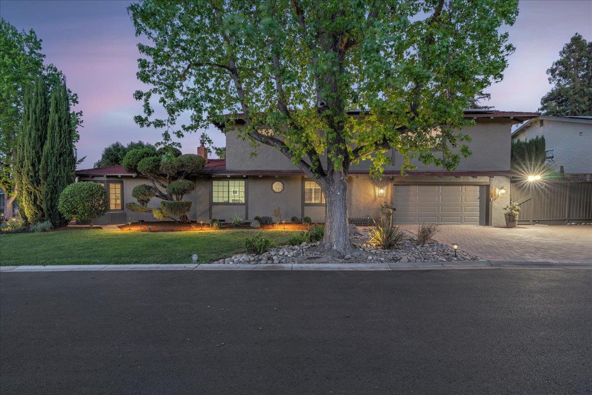 Detail Gallery Image 13 of 72 For 272 Belblossom Way, Los Gatos,  CA 95032 - 7 Beds | 3/1 Baths