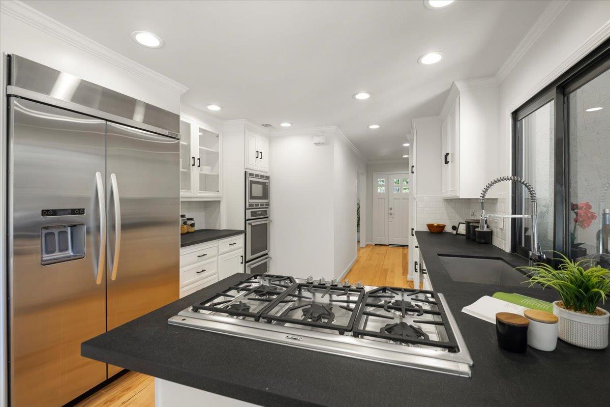 Detail Gallery Image 30 of 72 For 272 Belblossom Way, Los Gatos,  CA 95032 - 7 Beds | 3/1 Baths