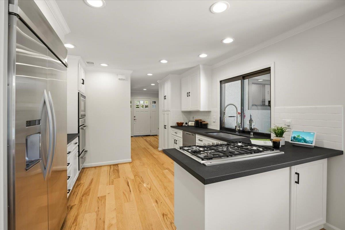 Detail Gallery Image 31 of 72 For 272 Belblossom Way, Los Gatos,  CA 95032 - 7 Beds | 3/1 Baths