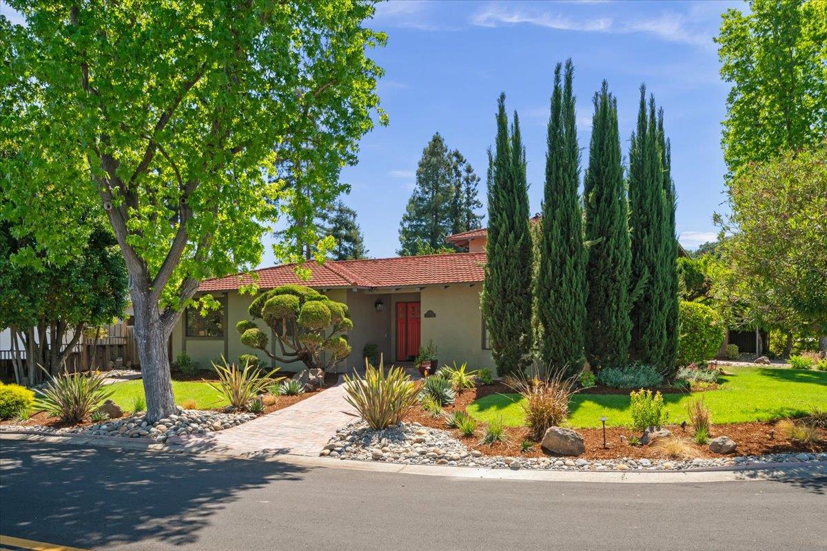 Detail Gallery Image 4 of 72 For 272 Belblossom Way, Los Gatos,  CA 95032 - 7 Beds | 3/1 Baths