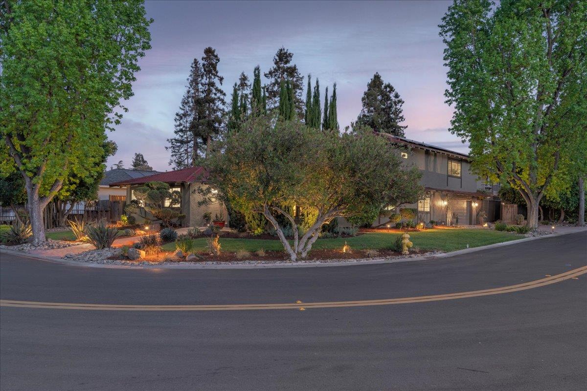 Detail Gallery Image 8 of 72 For 272 Belblossom Way, Los Gatos,  CA 95032 - 7 Beds | 3/1 Baths