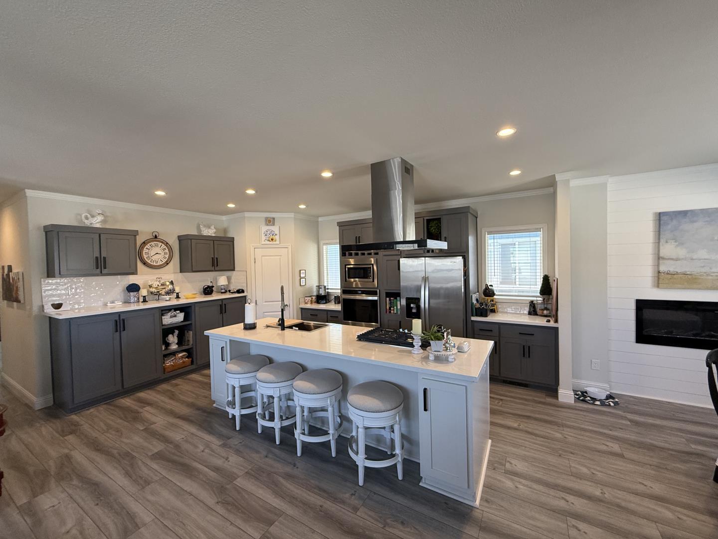 Detail Gallery Image 2 of 12 For 144 Holm Rd #112,  Watsonville,  CA 95076 - 3 Beds | 2 Baths