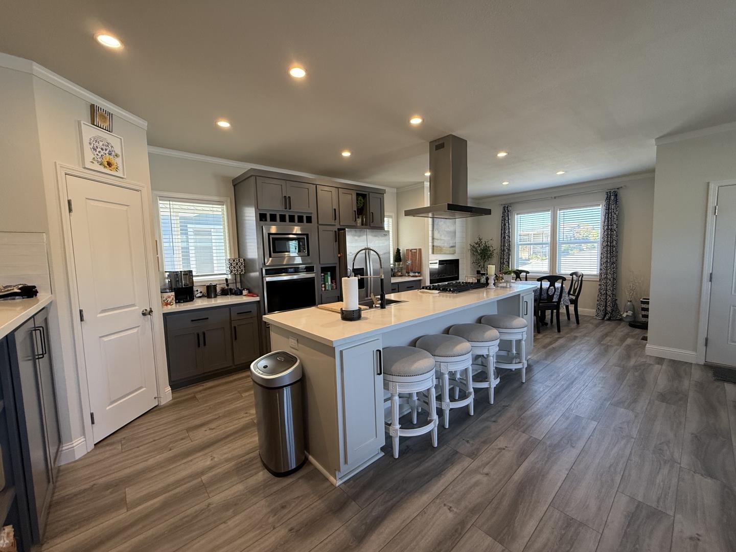 Detail Gallery Image 4 of 12 For 144 Holm Rd #112,  Watsonville,  CA 95076 - 3 Beds | 2 Baths