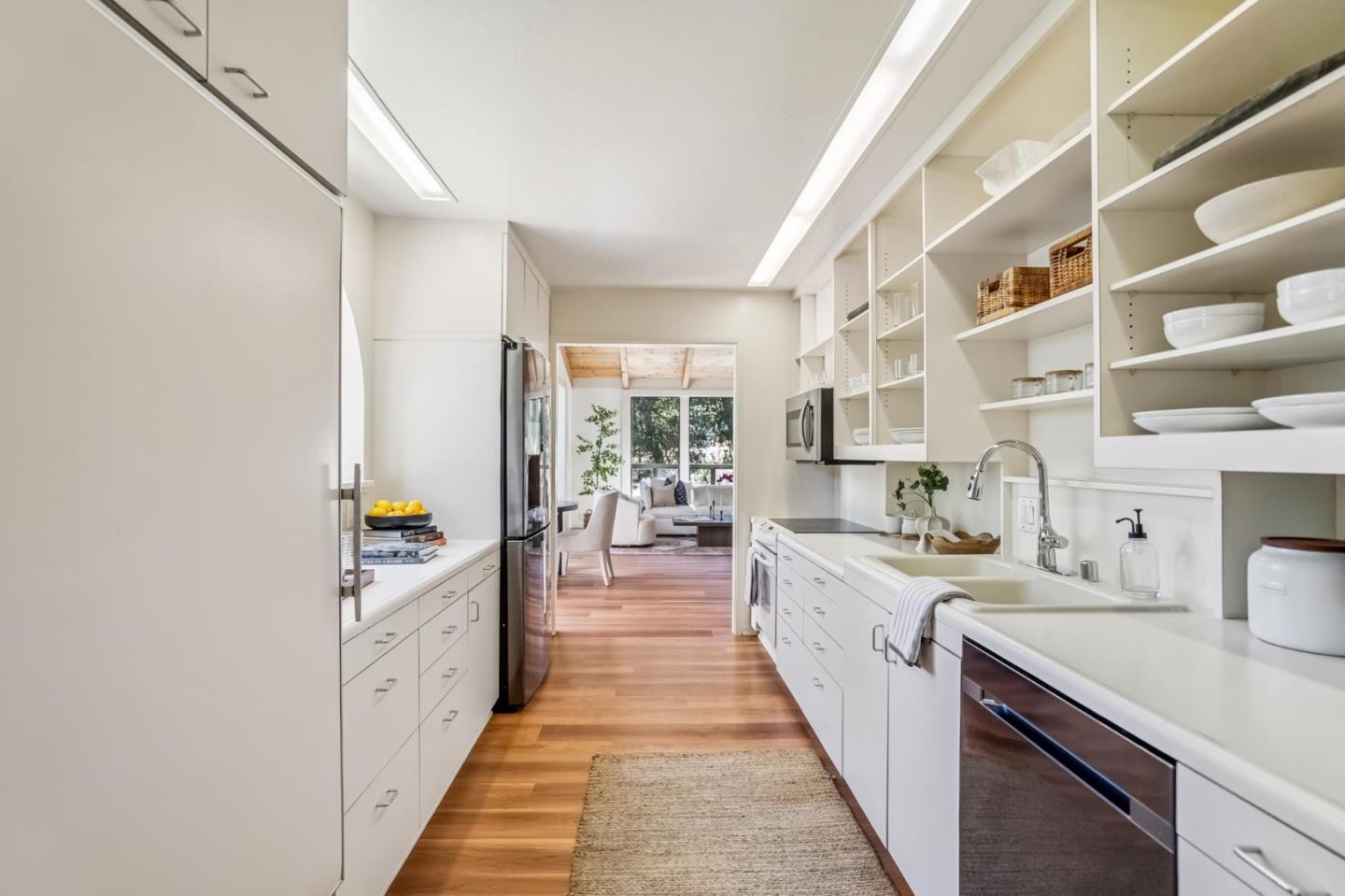 Detail Gallery Image 10 of 30 For 6 Wyndemere Vale, Monterey,  CA 93940 - 4 Beds | 3/1 Baths