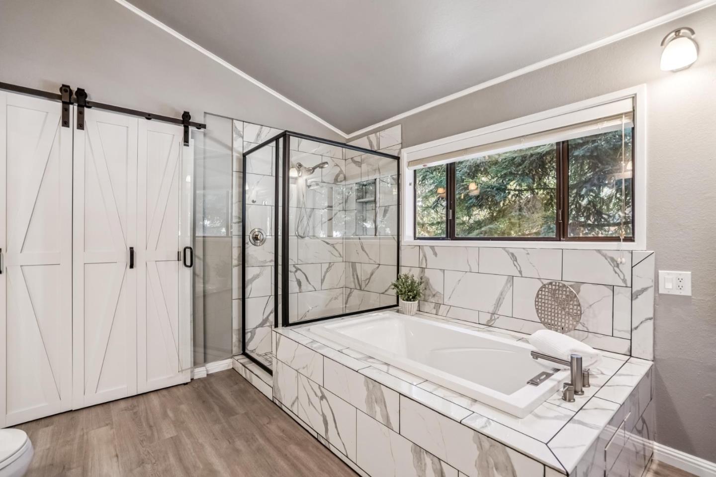 Detail Gallery Image 18 of 30 For 6 Wyndemere Vale, Monterey,  CA 93940 - 4 Beds | 3/1 Baths